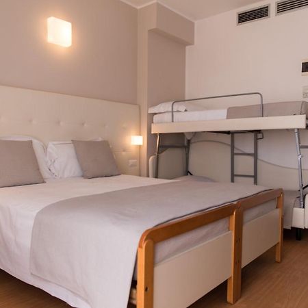 Hotel Ardea Риччоне Екстер'єр фото