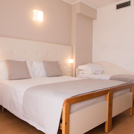 Hotel Ardea Риччоне Екстер'єр фото