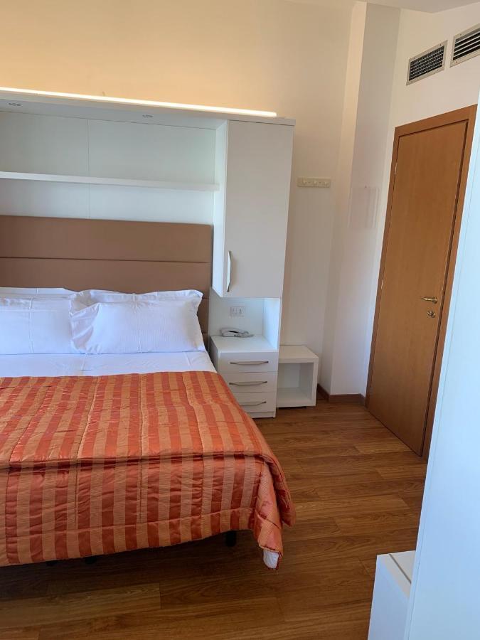 Hotel Ardea Риччоне Екстер'єр фото
