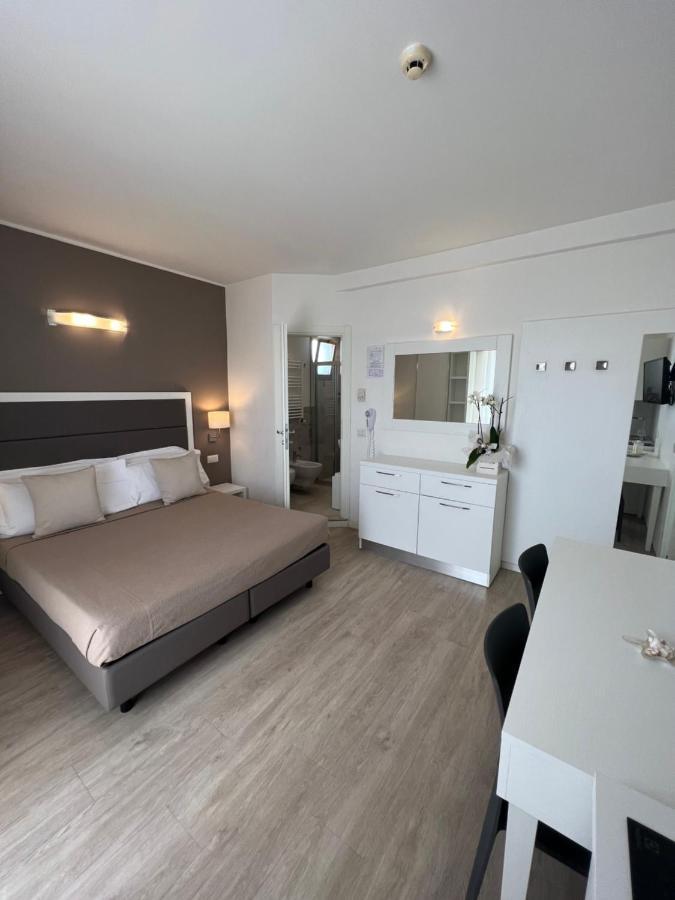 Hotel Ardea Риччоне Екстер'єр фото