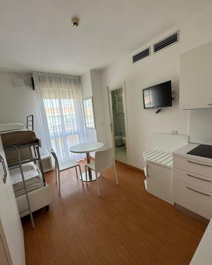 Hotel Ardea Риччоне Екстер'єр фото